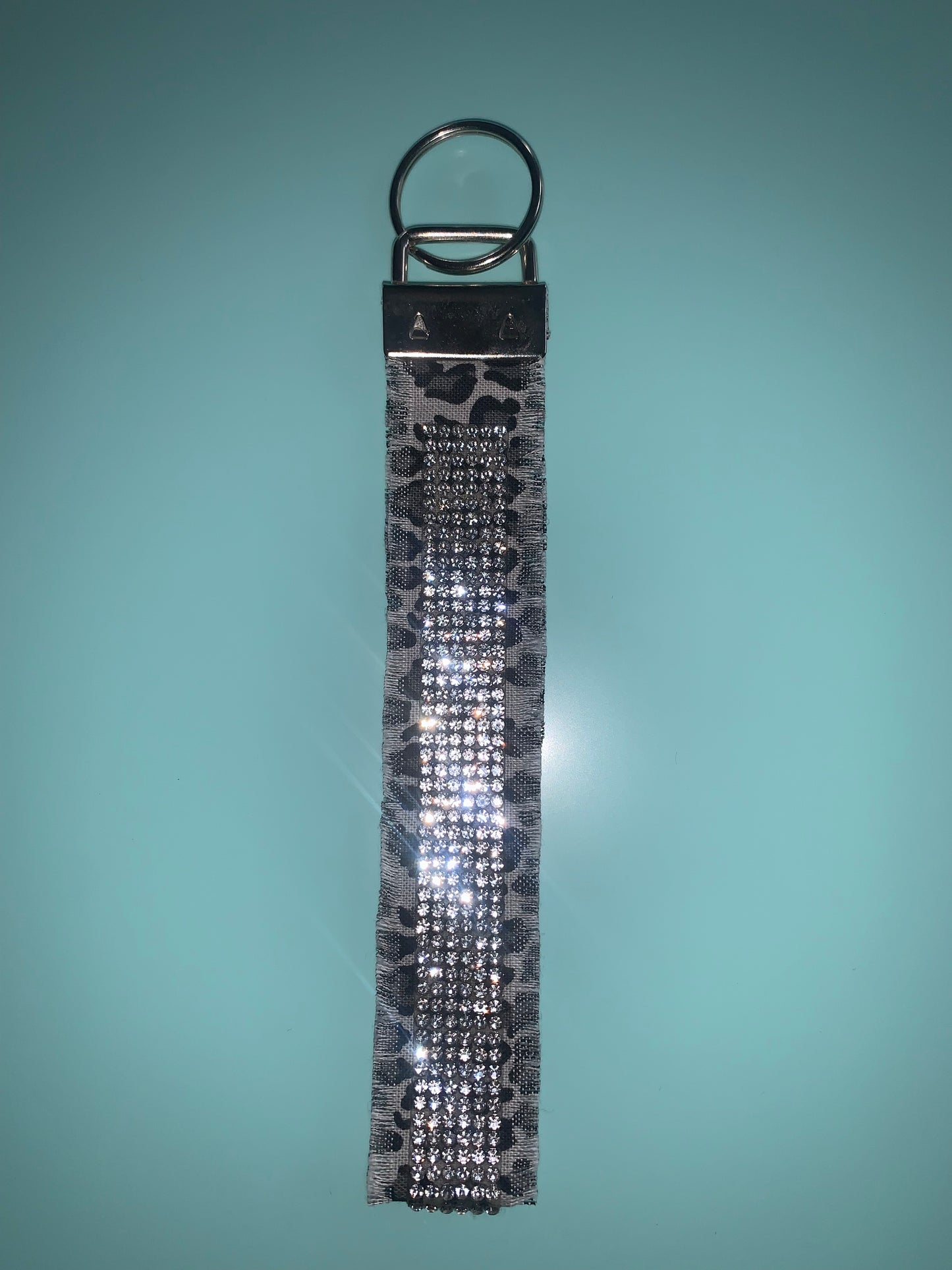 Grey Leopard Wristlet Keychain (SLENDER VERSION) - Frazeshop