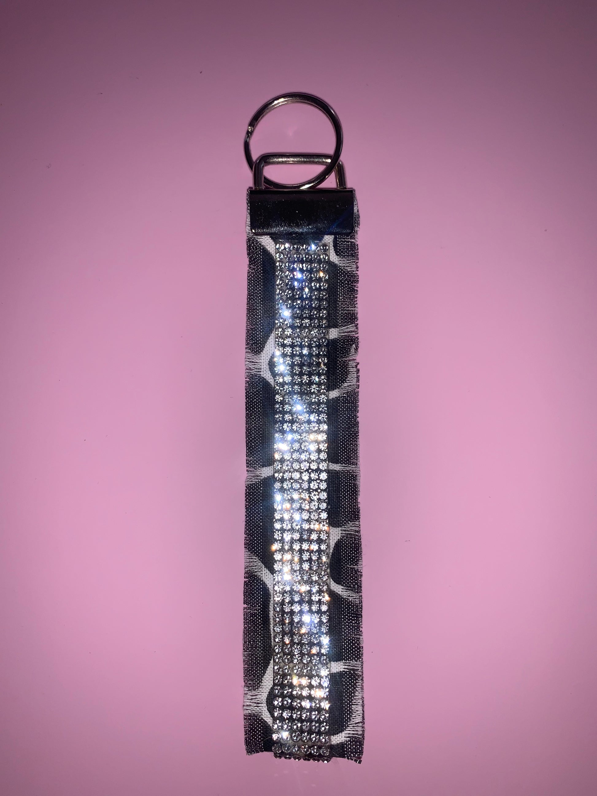 Giraffe Spots Wristlet Keychain (SLENDER VERSION) - Frazeshop
