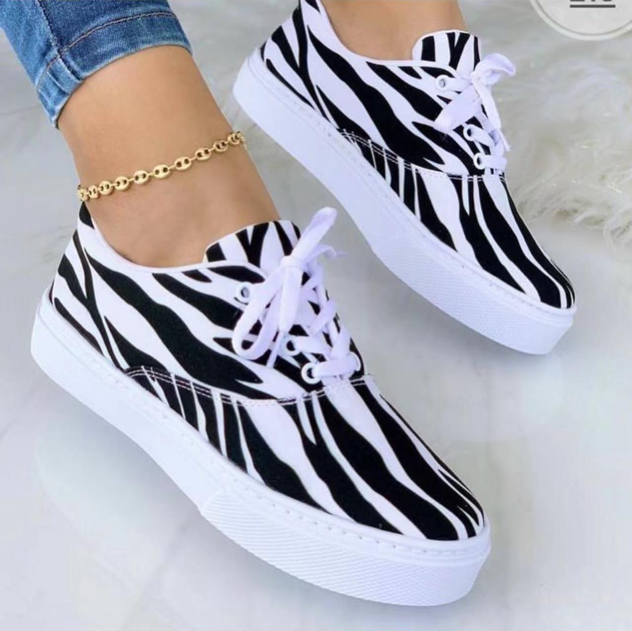 Lace-up Canvas Fashion Walking Sneakers - Frazeshop